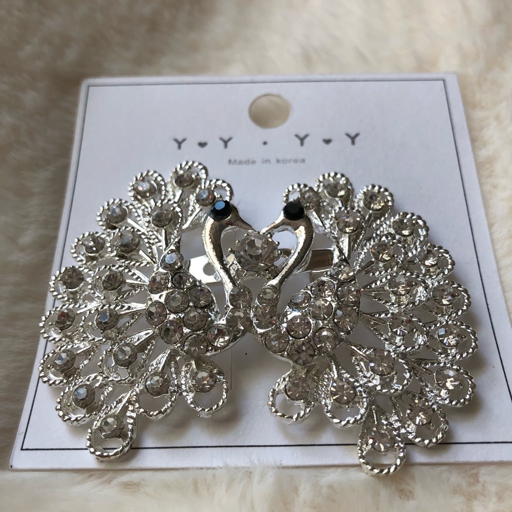 Peacock 🦚 brooch for your luxury looks ✨🌟